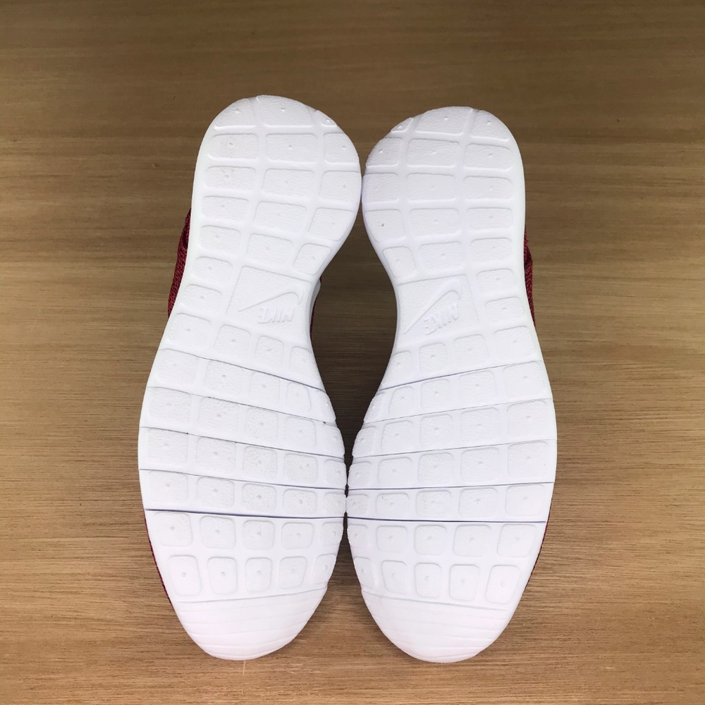 NIB Nike Roshe One Gym Red - Picture 5 of 8